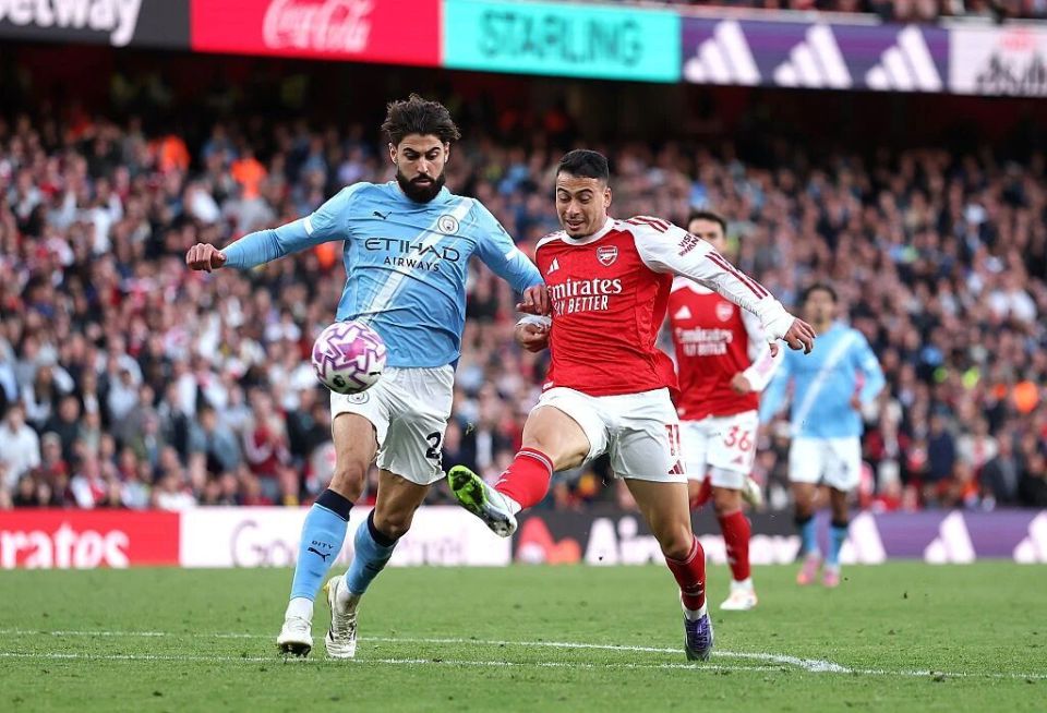 伊西多尔成, 在主场